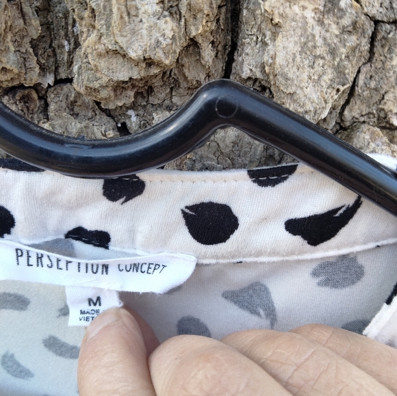 ⬇️ Price Drop!⬇️ Perception Concepts Blouse in size M - Picture 3 of 3